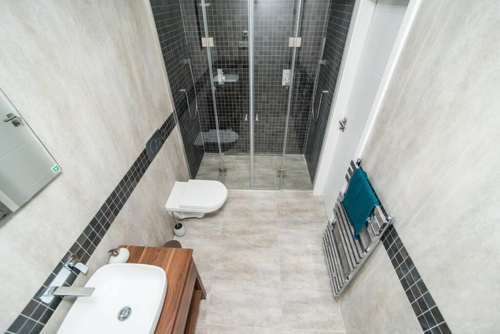 Old Town 1 Bedroom Oasis With Ac And Double Shower Prága Kültér fotó